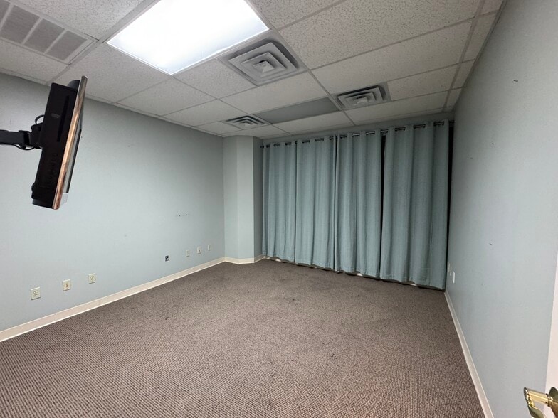 More Photos Of 11825 Hinson Rd, Little Rock Medical For Lease