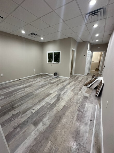 More Photos Of 8-10 Irving Pl, Woodmere Storefront Retail Office For Lease