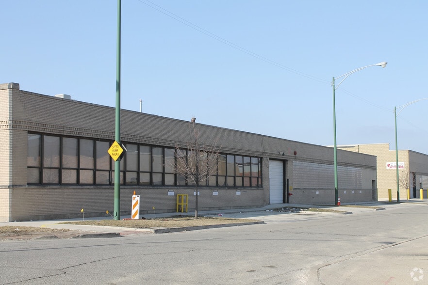 More Photos Of 4500 S Kolin Ave, Chicago Manufacturing For Lease