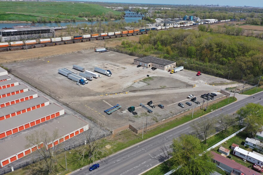 More Photos Of 2000 Dolton Rd, Calumet City Warehouse For Lease