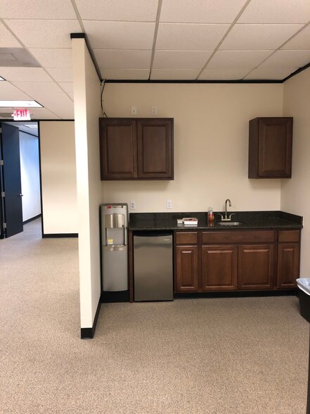 More Photos Of 11940 Jollyville Rd, Austin Office Residential For Lease