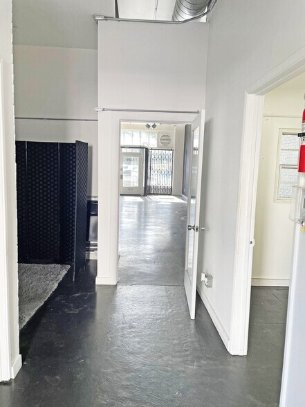 More Photos Of 7201-7213 Santa Monica Blvd, West Hollywood Storefront Retail Office For Lease