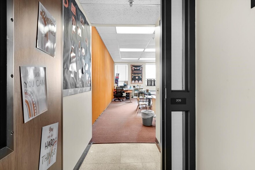 More Photos Of 855 Lincoln Ave, Northampton Office For Sale