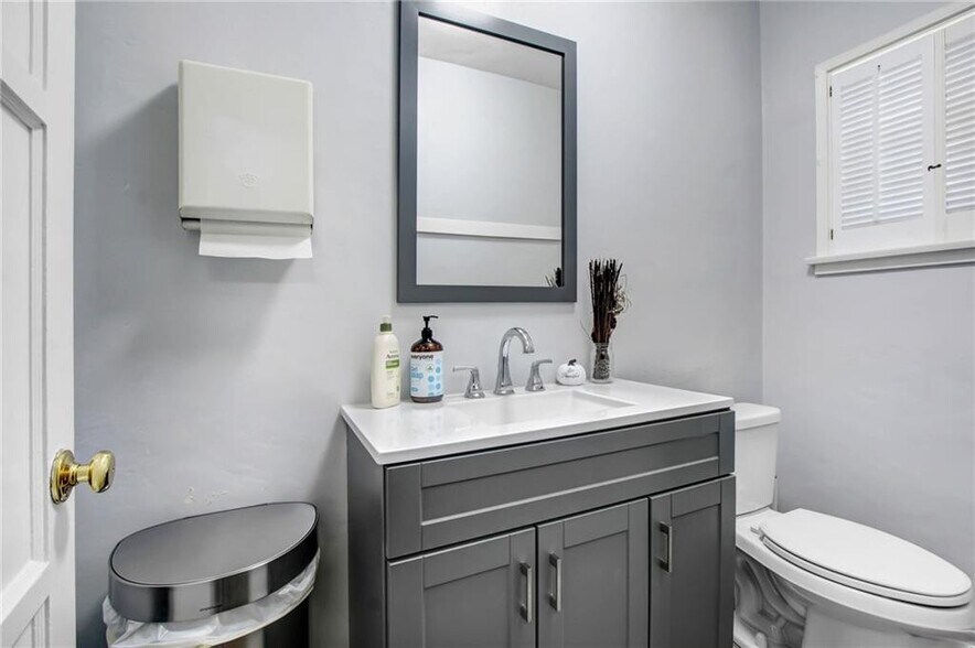 More Photos Of 724 S Glenoaks Blvd, Burbank Specialty For Sale