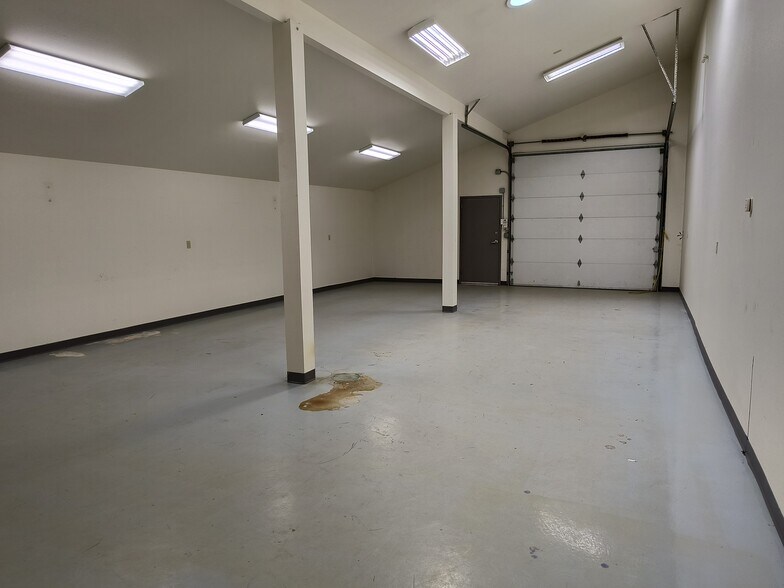 More Photos Of 521 S Fir Ave, Deer Park Auto Repair For Sale