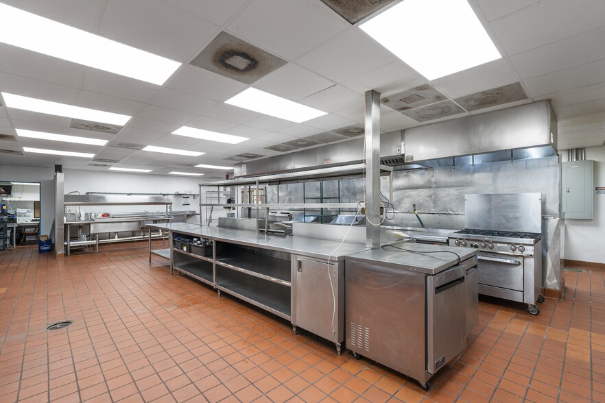 More Photos Of 341 Johnnie Dodds Blvd, Mount Pleasant Restaurant For Sale