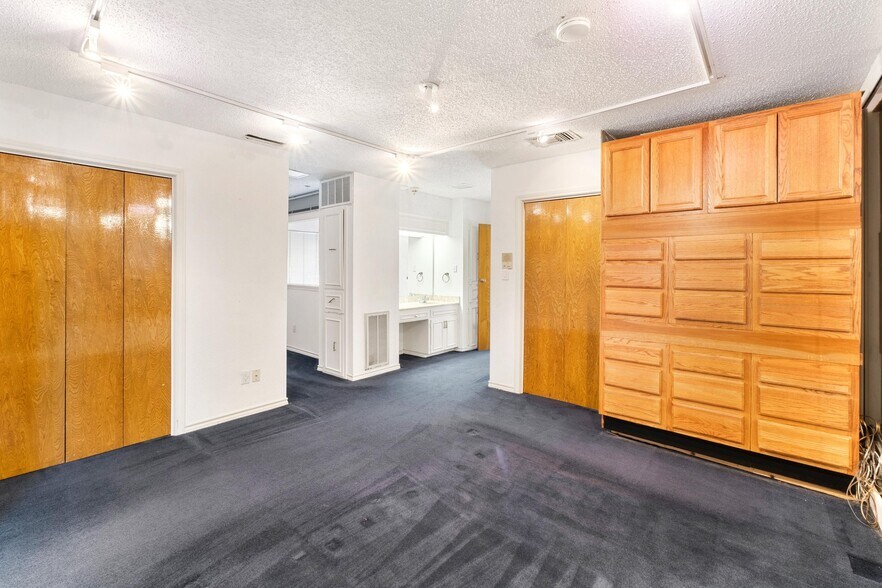 More Photos Of 121 Scott St, San Marcos Office Residential For Sale