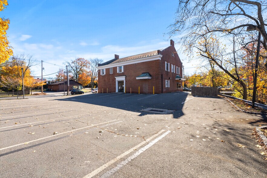 More Photos Of 434 Main St, Chatham Bank For Sale