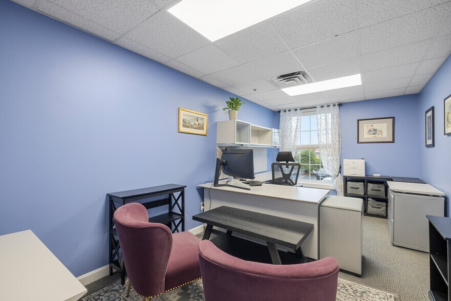 More Photos Of 10 Cedar St, Woburn Office For Sale