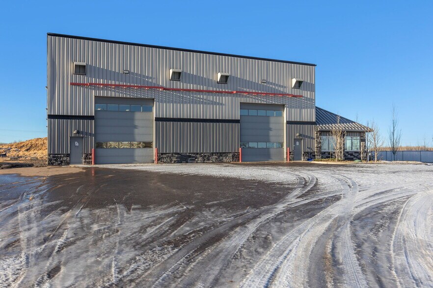 More Photos Of 340 Robertson Rd, Fort McMurray Warehouse For Sale