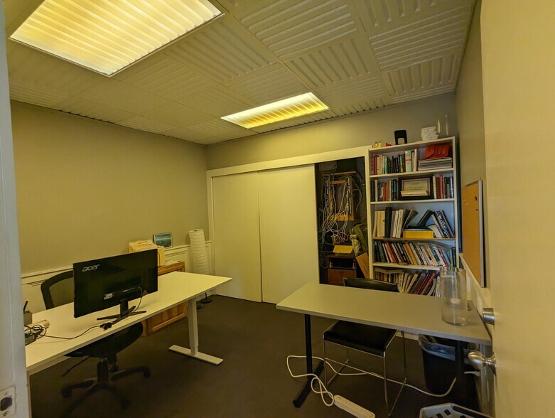 More Photos Of 33-35 NE Weidler St, Portland Office For Sale