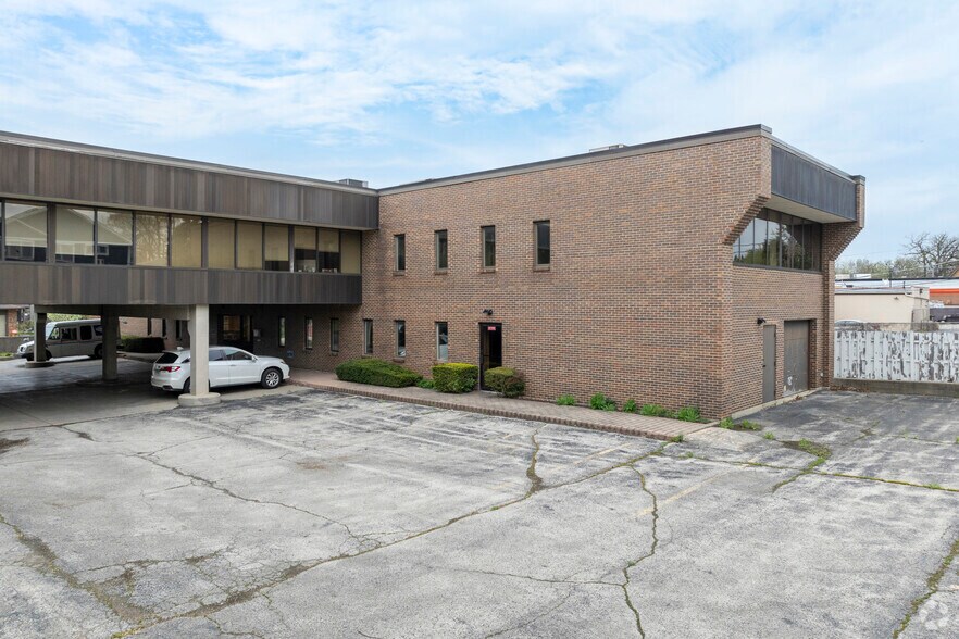 More Photos Of 257 N West Ave, Elmhurst Loft Creative Space For Lease