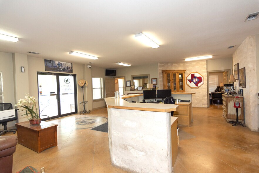 More Photos Of 2520 W Highway 290, Dripping Springs Light Manufacturing For Sale