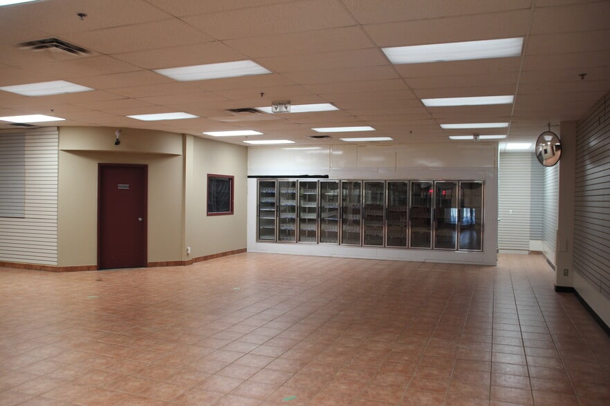 More Photos Of 26 Strathmoor Dr, Sherwood Park Hotel For Lease
