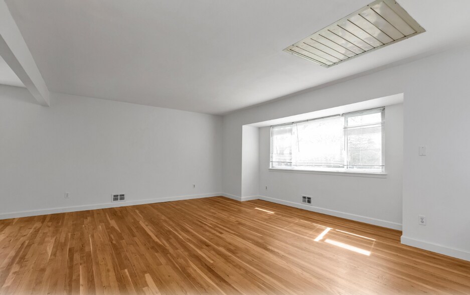 More Photos Of 2461 Merrick Ave, Merrick Medical For Sale