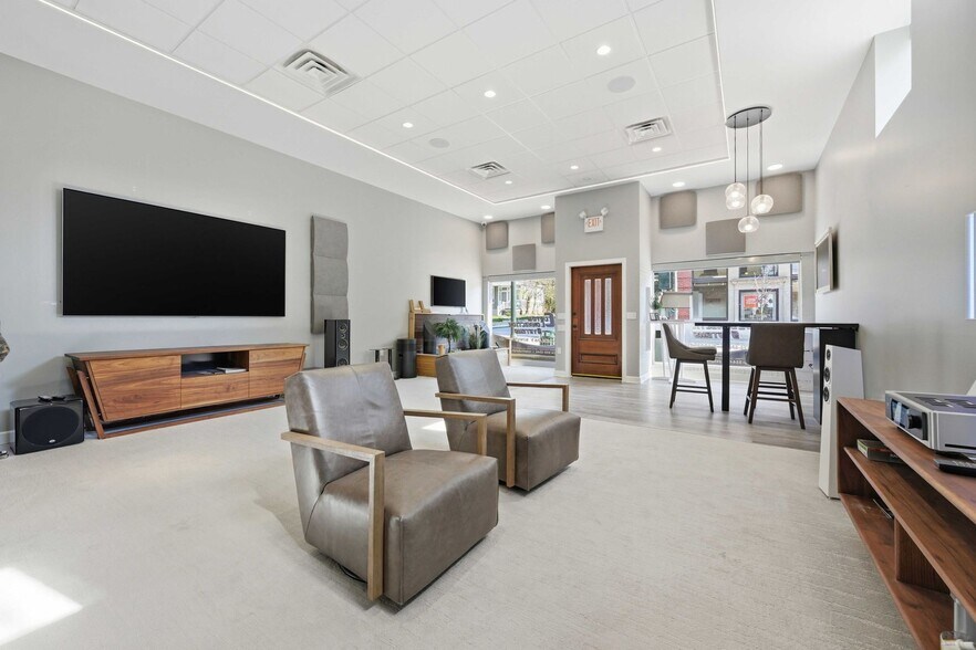 More Photos Of 443 Walnut St, Sewickley Flex For Sale