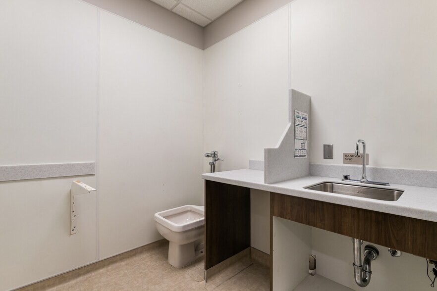 More Photos Of 200 Westerly Rd, Bellingham Medical For Lease