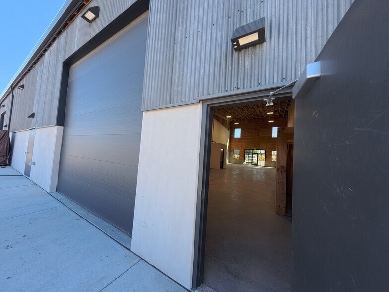 More Photos Of 2405 SW 1st St, Redmond Industrial For Lease