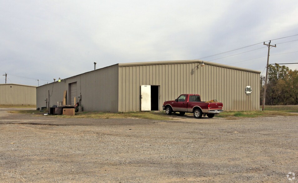 More Photos Of 811 S Sunnylane Rd, Moore Unknown For Lease