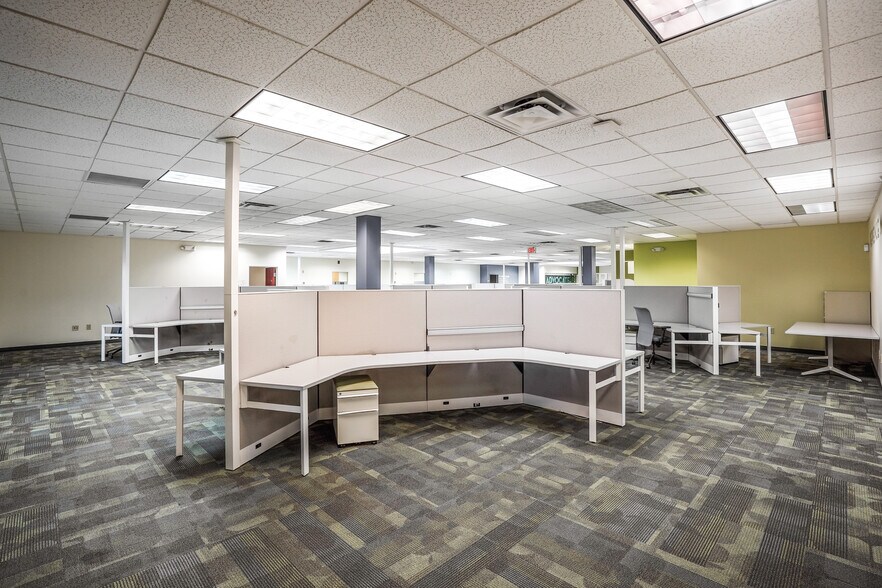 More Photos Of 10567 Sawmill Pky, Powell Office For Lease