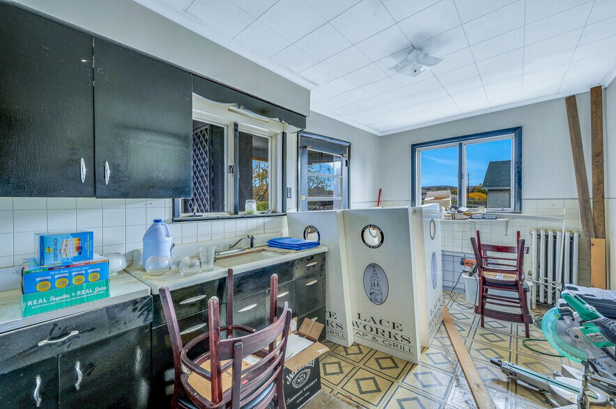 More Photos Of 524 Court St, Scranton General Retail For Sale