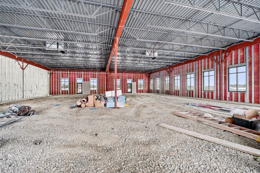 More Photos Of 13675 Brooks School Rd, Noblesville General Retail For Lease