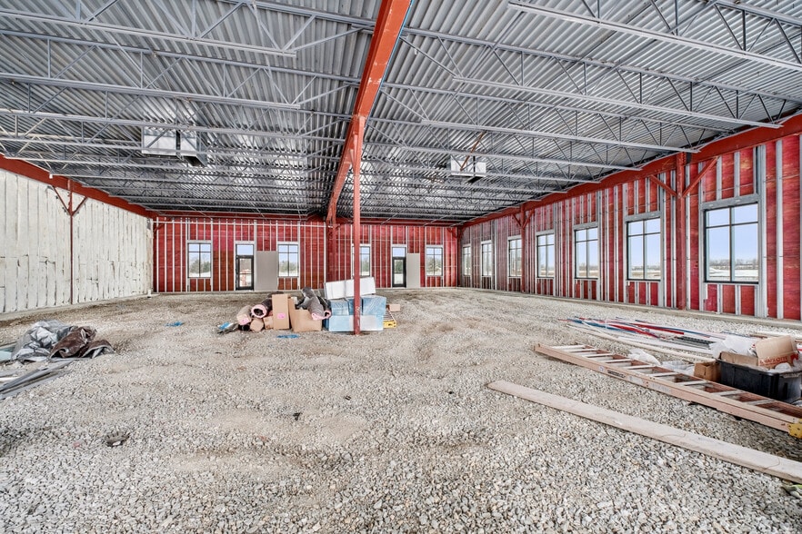 More Photos Of 13675 Brooks School Rd, Noblesville General Retail For Lease