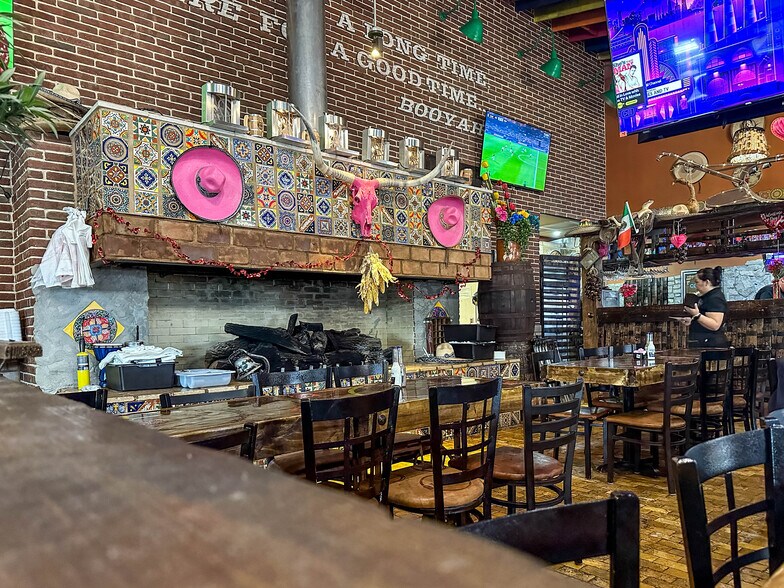 More Photos Of 17111 Tomball Pky, Houston Restaurant For Sale