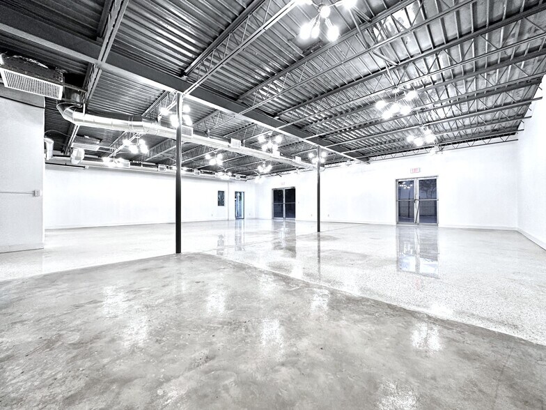 More Photos Of 1506 54th Ave N, Saint Petersburg Storefront Retail Office For Lease