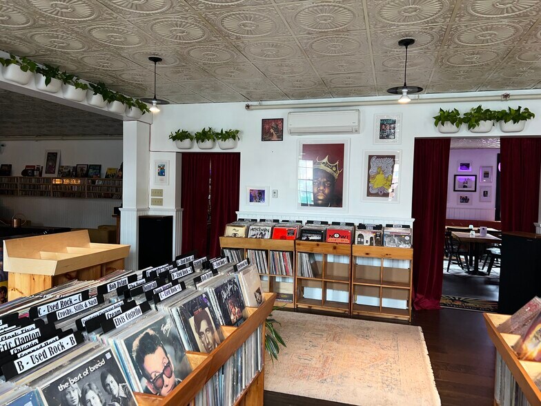 More Photos Of 28 Market St, Warren Theater Concert Hall For Sale