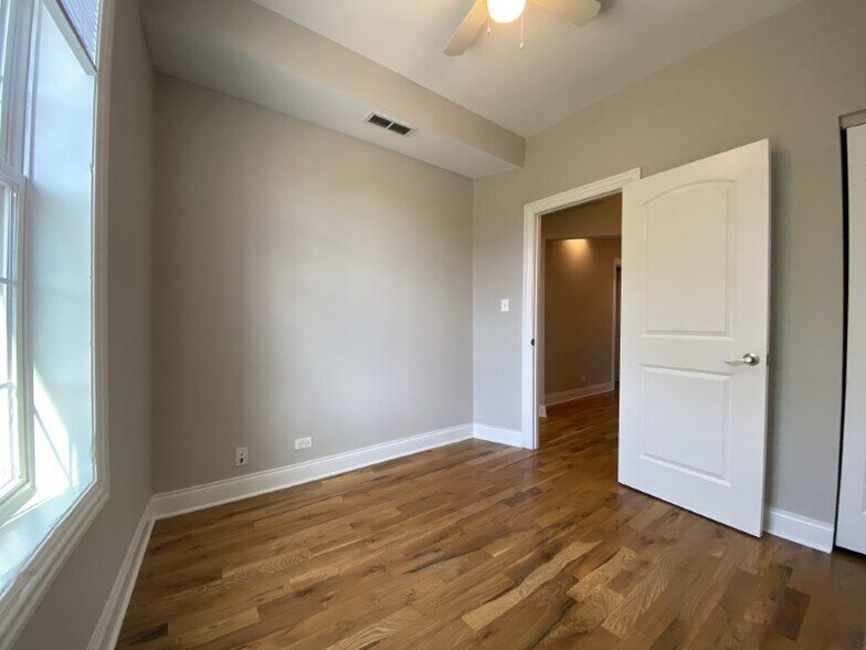 More Photos Of 4401-4403 N Clark St, Chicago Apartments For Lease