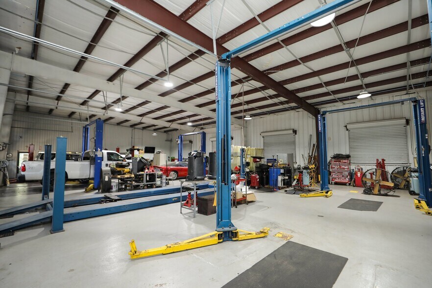 More Photos Of 17711 Old Louetta Rd, Houston Auto Repair For Sale