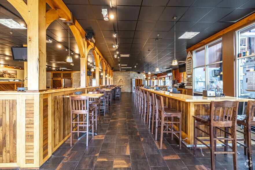 More Photos Of 3825 S Kinnickinnic Ave, Milwaukee Restaurant For Lease