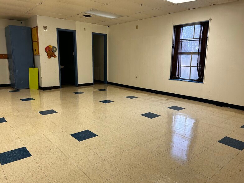 More Photos Of 1407 Blackburn Dr, Pasadena Office For Sale