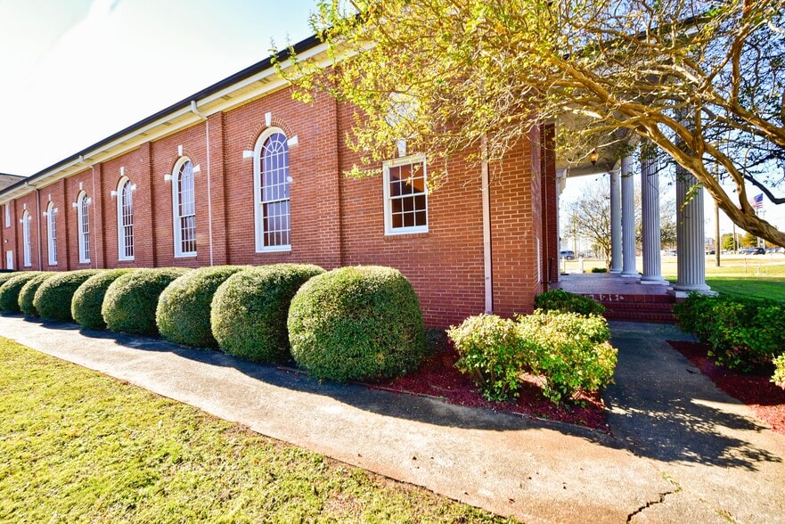 More Photos Of 3901 Raeford Rd, Fayetteville Religious Facility For Lease