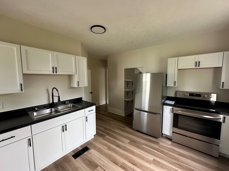 More Photos Of 470-472 Sumner St, Akron Apartments For Sale