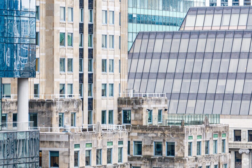 More Photos Of 121 W Wacker Dr, Chicago Office For Sale