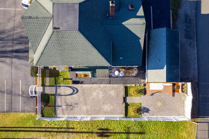 More Photos Of 181 W State St, Granby Storefront Retail Residential For Sale