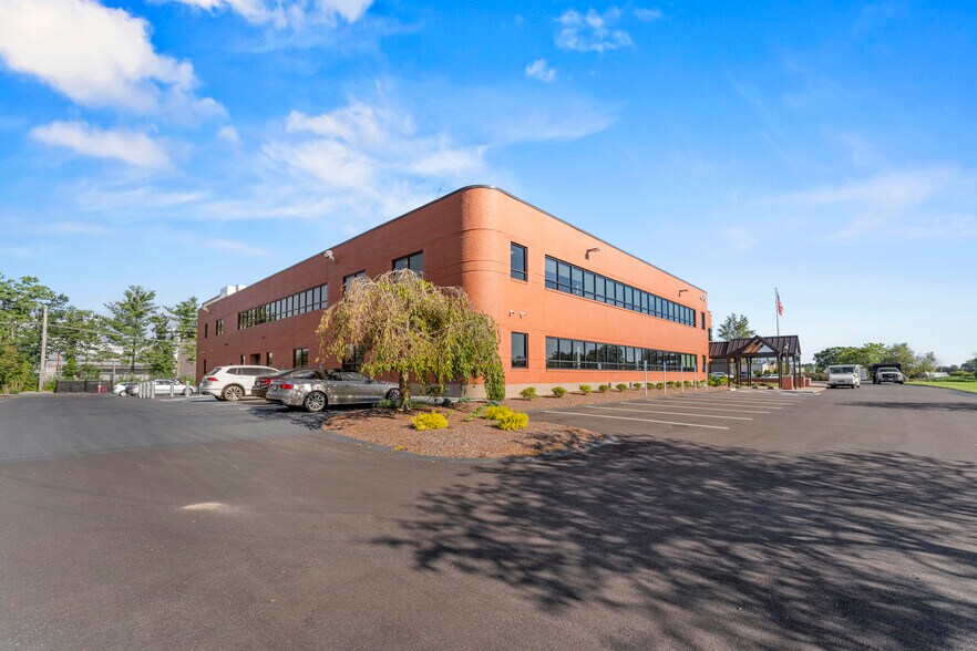 More Photos Of 470 Myles Standish Blvd, Taunton Office For Lease