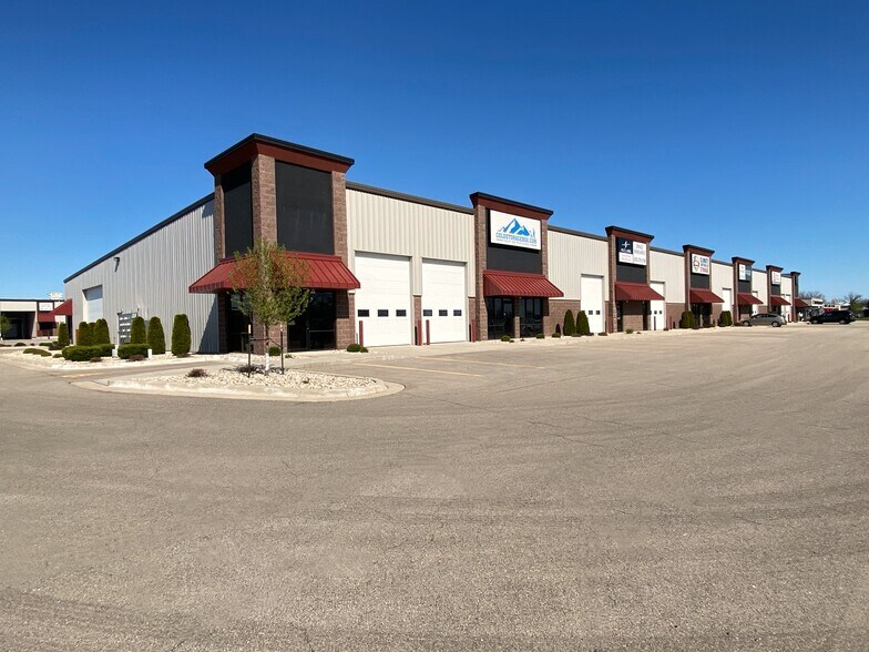Primary Photo Of 1335 Plainview Dr, Oshkosh Warehouse For Lease