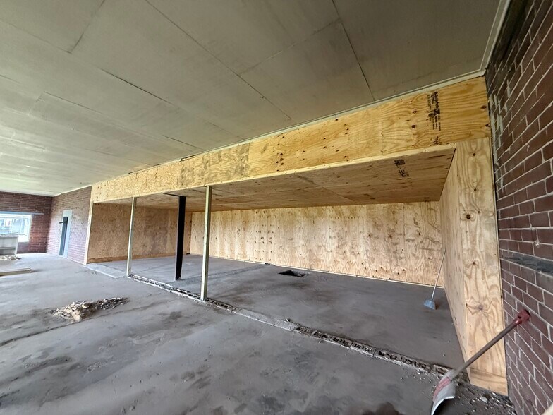 More Photos Of 86 S Williams St, Hazlehurst General Retail For Sale