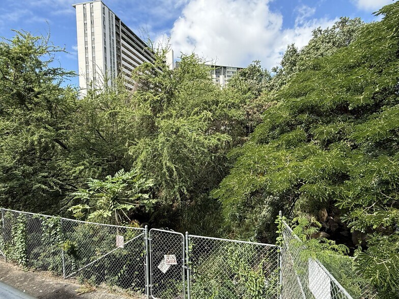 More Photos Of 1424 Gulick Ave, Honolulu Multifamily For Sale
