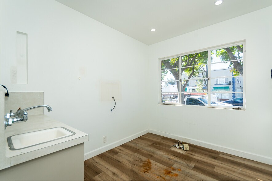 More Photos Of 2028 Lake Ave, Altadena Medical For Sale