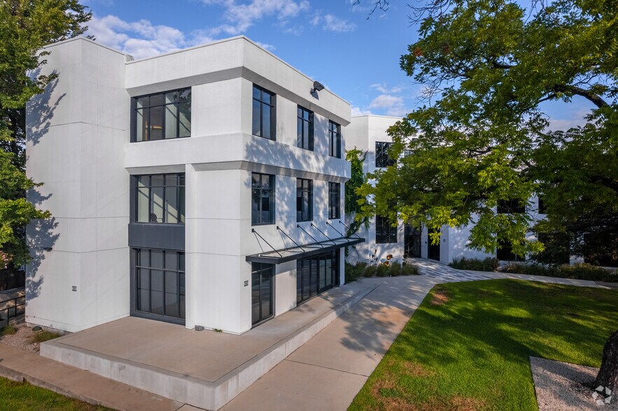 More Photos Of 4621 Ross Ave, Dallas Office For Lease