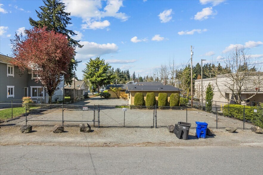 More Photos Of 6915 Evergreen Way, Everett Freestanding For Sale