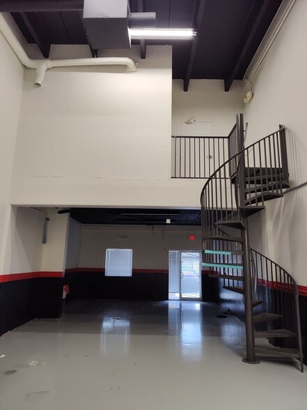 More Photos Of 2721 Vista Pky, West Palm Beach Light Manufacturing For Lease