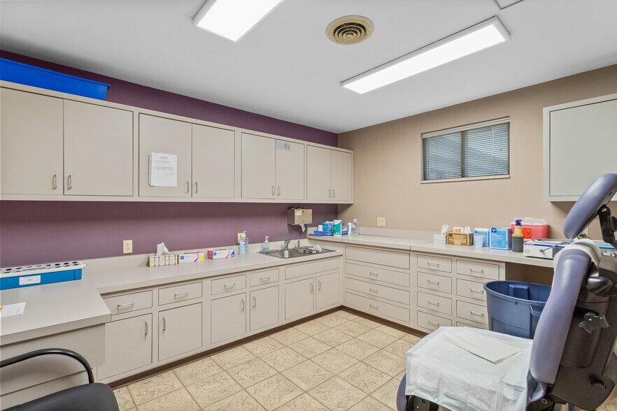 More Photos Of 2345 W Lincoln Rd, Kokomo Healthcare For Lease