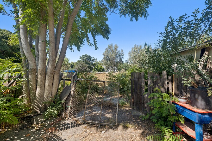 More Photos Of 11523 Sproule Ave, Pacoima Land For Sale