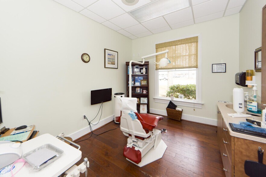 More Photos Of 531 Folly Rd, Charleston Medical For Sale