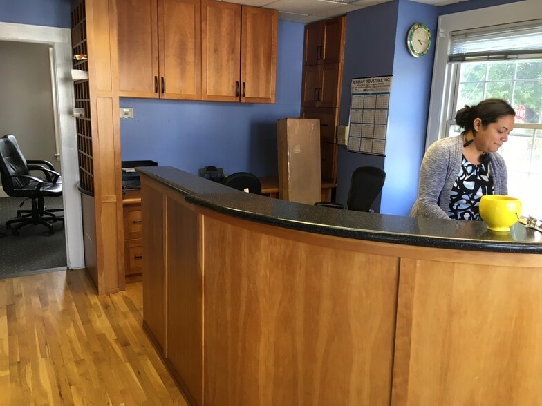 More Photos Of 4942 Main St, Bridgeport Office Residential For Sale
